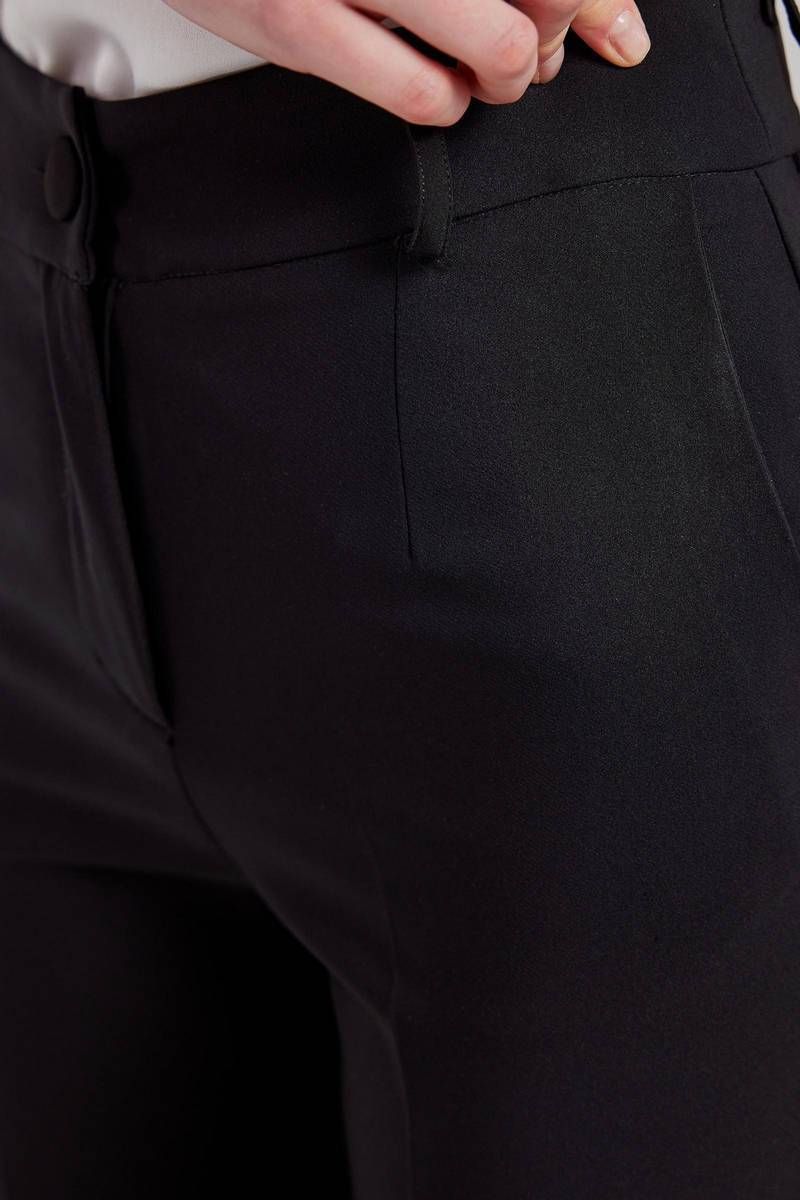 Straight leg black cropped trousers LEONA