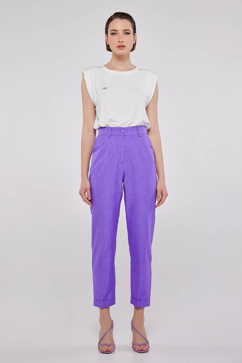 Turn up hem tapered trousers in lilac NOELIA