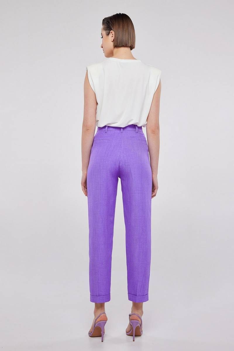 Turn up hem tapered trousers in lilac NOELIA