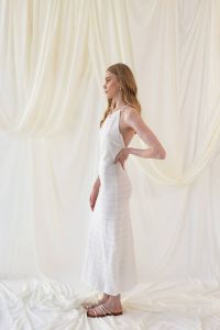Πλεκτό μακρύ φόρεμα εκρού με τιράντα LILIANA