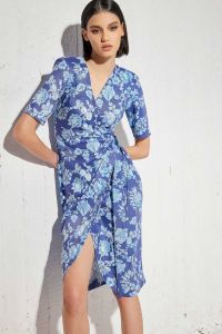 Φόρεμα κιμονό σε μπλε εμπριμέ ADRINA