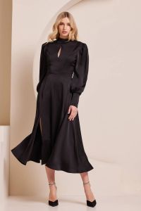 Σατέν μίντι μαύρο φόρεμα με άνοιγμα SOFIA